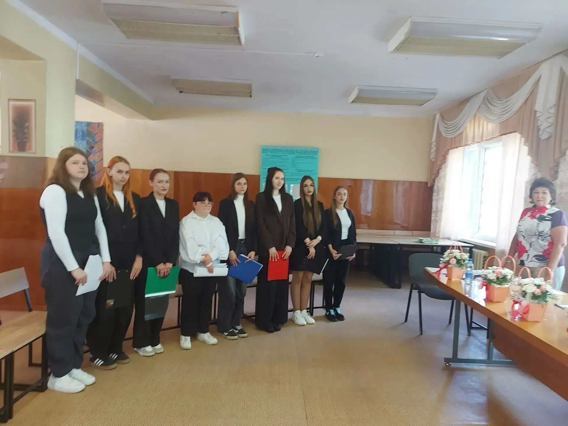 Первая подгруппа группы 412БН дневного отделения по специальности «Экономика и бухгалтерский учёт» у