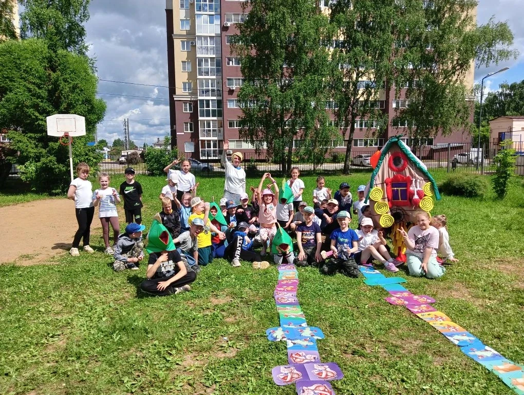 🔥 Ярко, шумно и волшебно прошёл день в школьном лагере «Солнышко»!

К нам в гости нагрянул настоящи