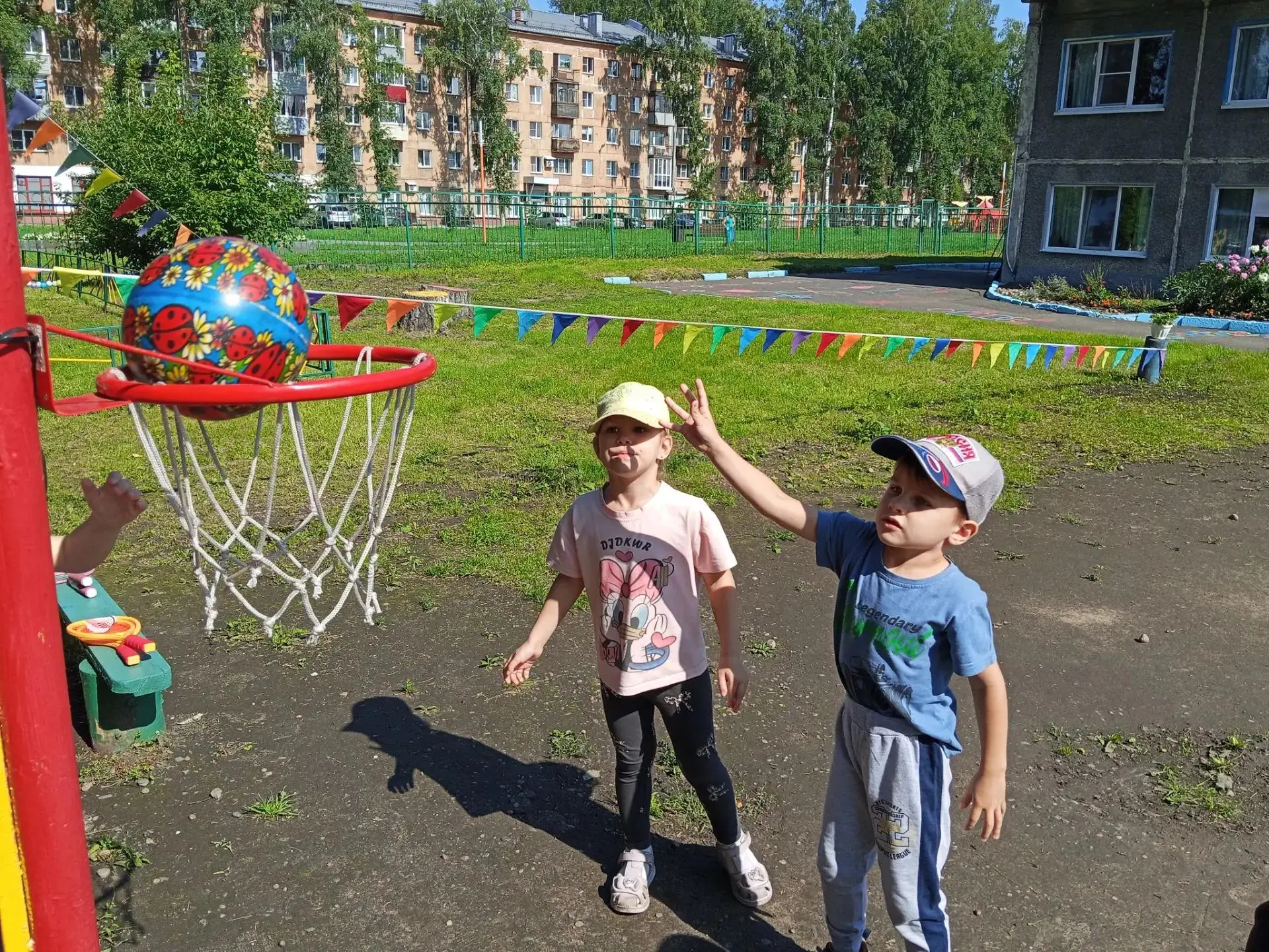 ⛱️ Водные игры, мяч и бадминтон — отличный набор для летней прогулки: и весело, и полезно для развит