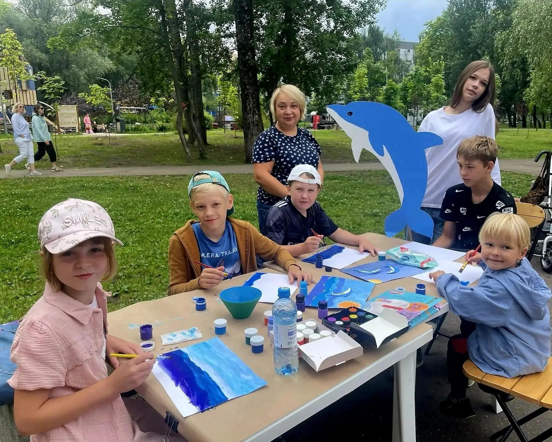 🐬Объемное море и дельфины своими руками — это красиво!
Спасибо нашим юным художникам за фантазию, а