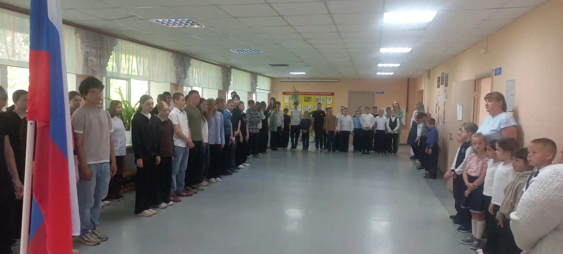 🌟 Сегодня в нашей школе прошла традиционная линейка, полная радостных моментов и призн...