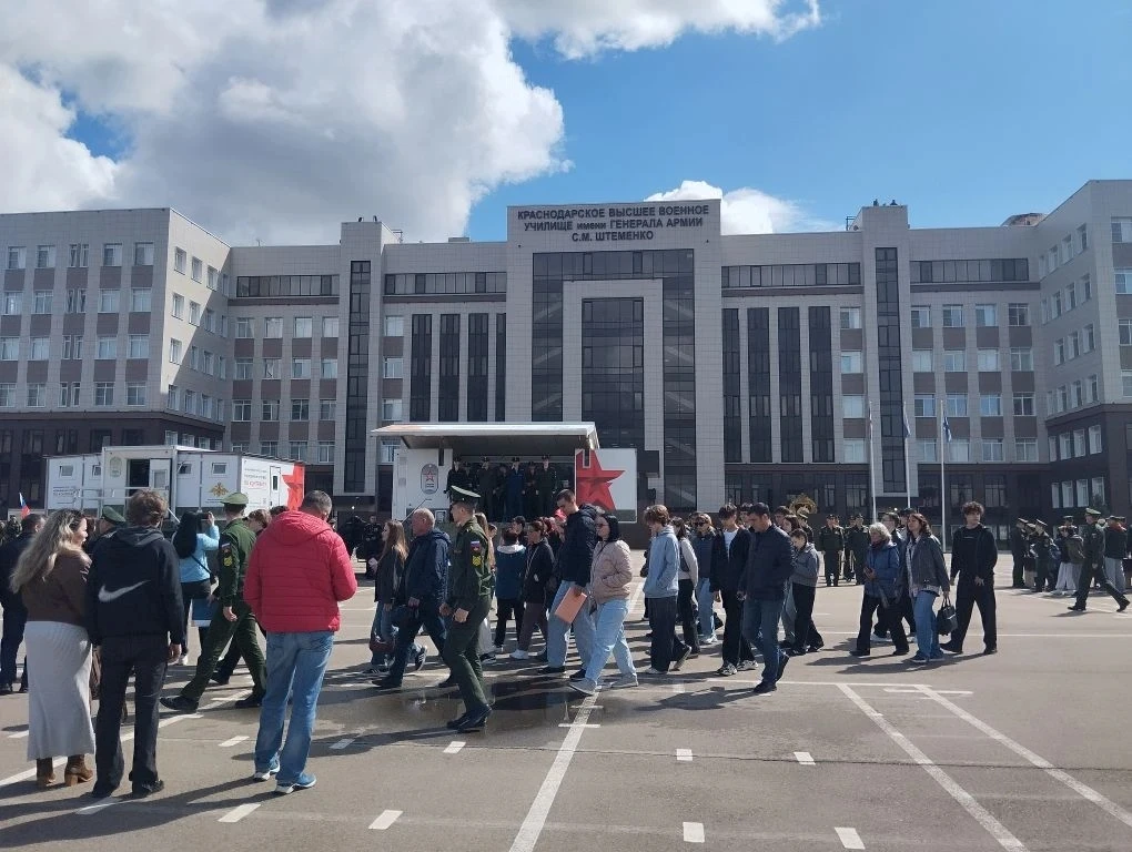 Старшеклассники Горячего Ключа познакомились с возможностями поступления в Краснодарское высшее воен