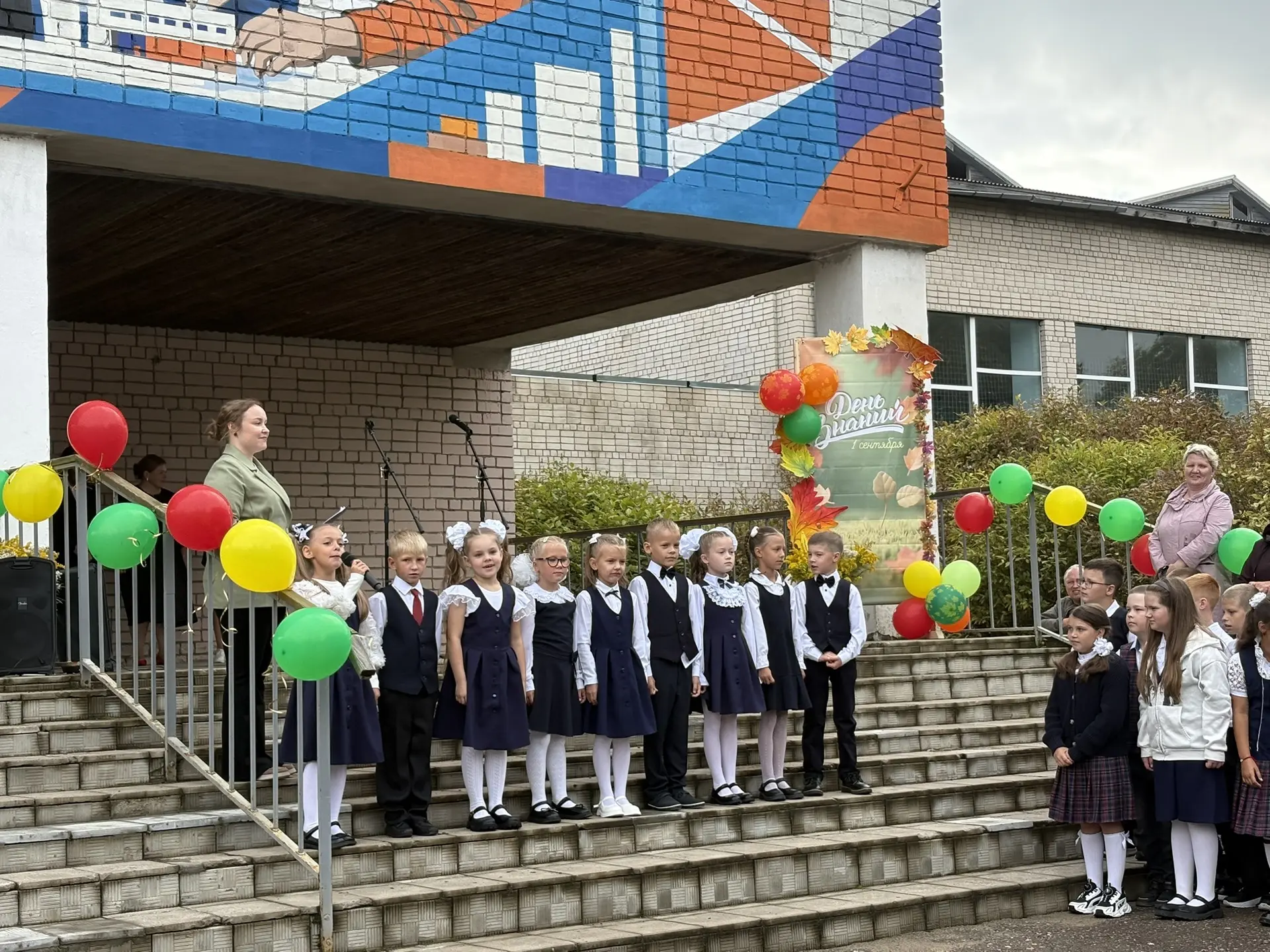 🔔Сегодня школа снова открыла дверь для новоприбывших учеников. 1 сентября прошла торже...