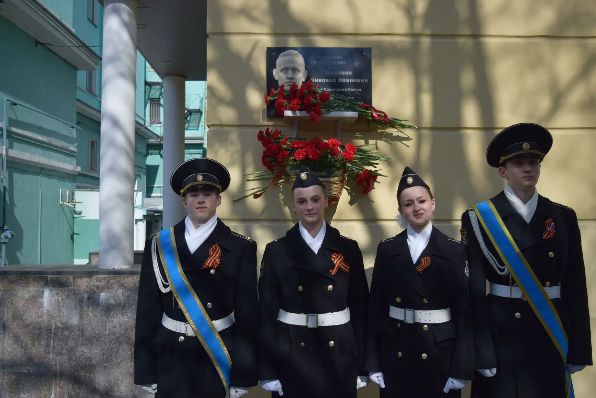 Накануне 81-й годовщины Победы в Великой Отечественной войне в Мурманске состоялось воз...