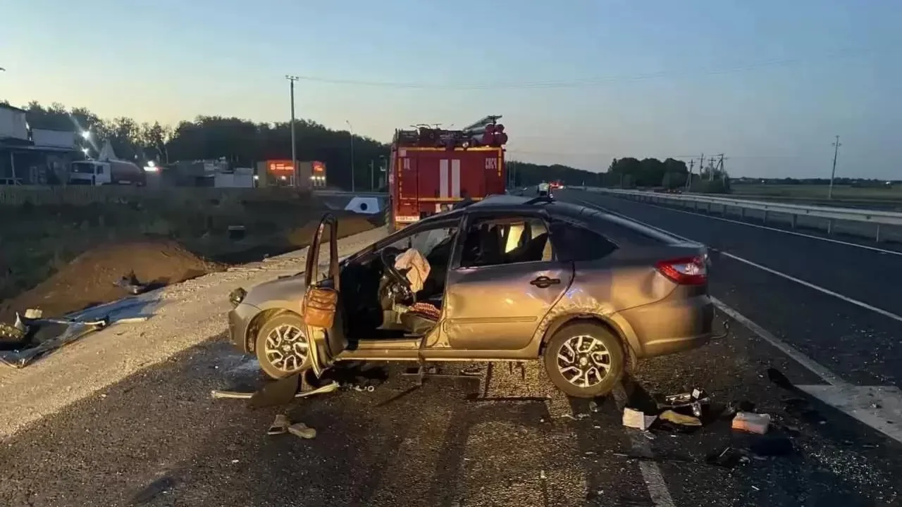 Омич погиб, влетев на скорости в дорожную ограду