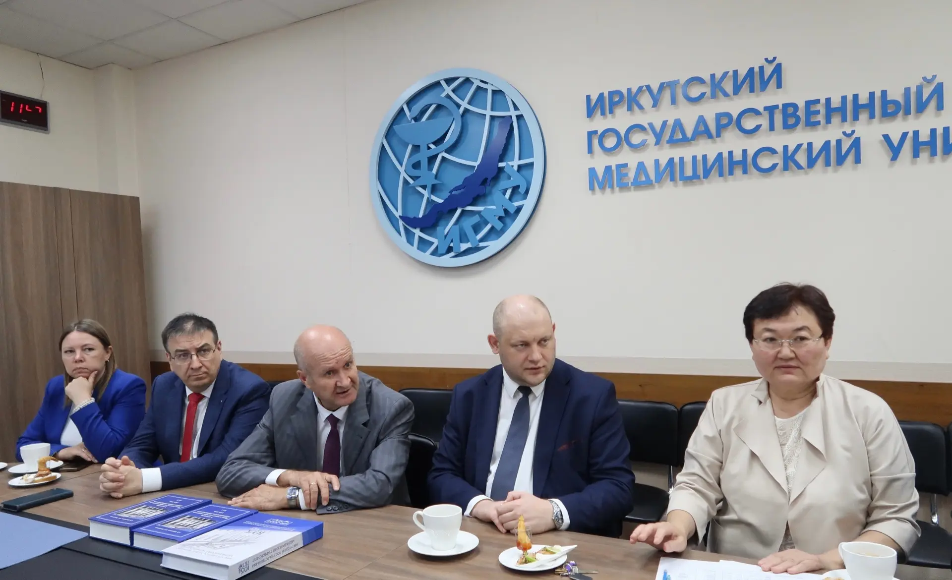 Рабочий визит в ИГМУ директора Департамента медицинского образования и кадровой политик...