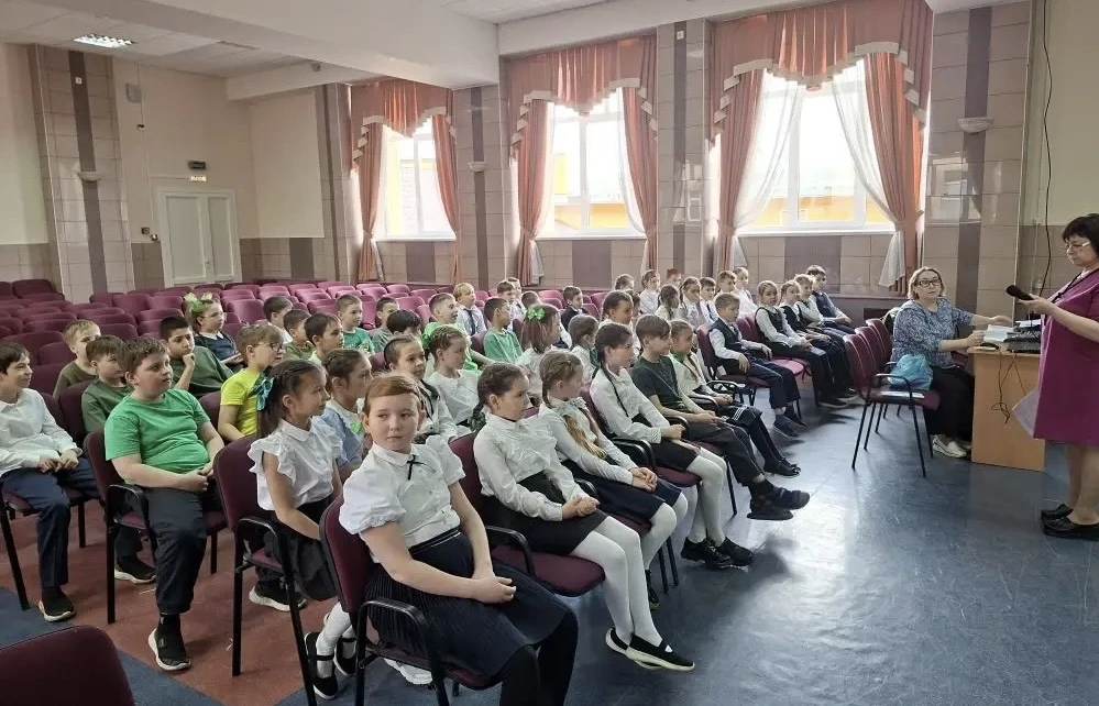 🌿 Сегодня в школе прошло торжественное мероприятие «Посвящение в Эколята»(друзей и защ...
