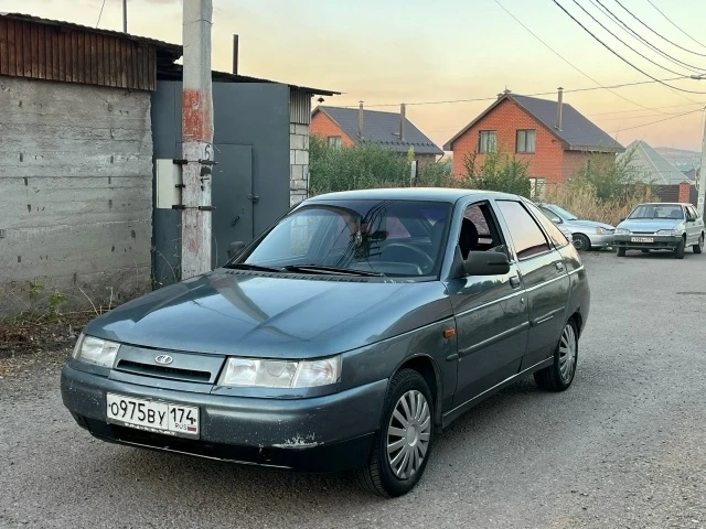 🚗 **ВАЗ 2112 | 2000 г.в. | 220 000 км**