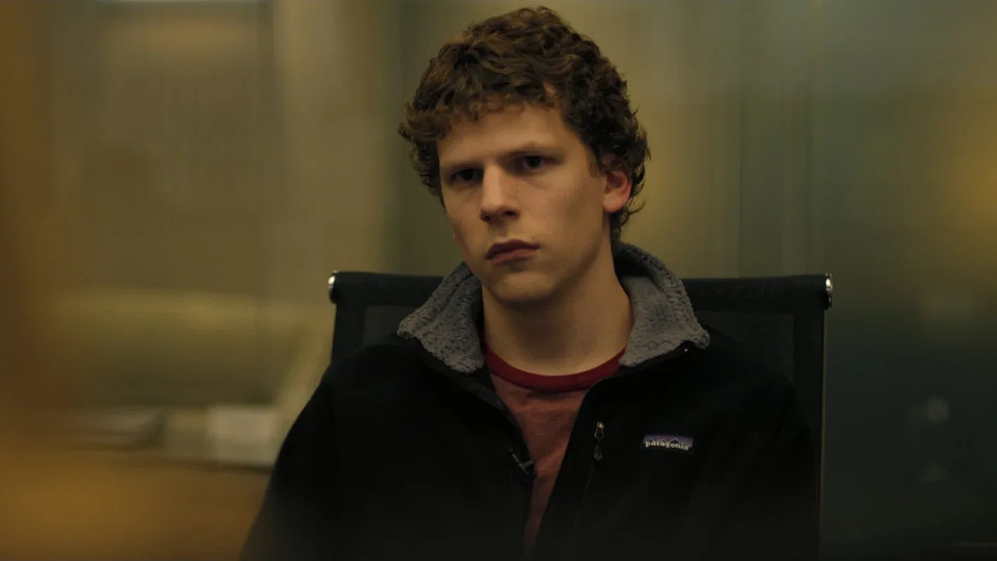 Аарон Соркин пытался убедить Джесси Айзенберга сыграть Марка Цукерберга в сиквеле "Соци...