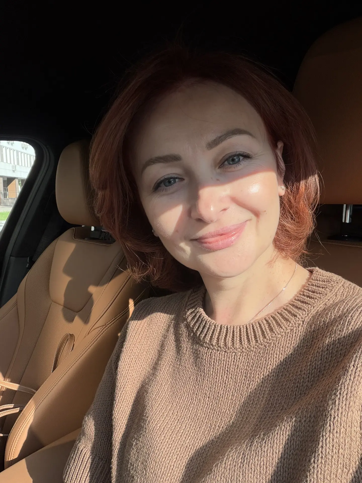 Как я люблю это чувство, когда выходишь от мастера обновленной 😍

Девочки, у меня новая стрижка! Мн