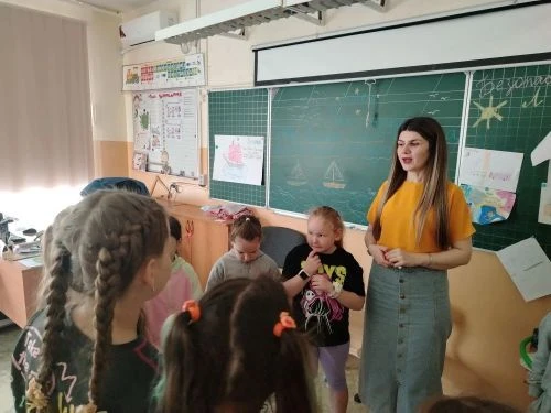 В нашем пришкольном лагере работает уникальный кружок «Познай себя». Под руководством о...