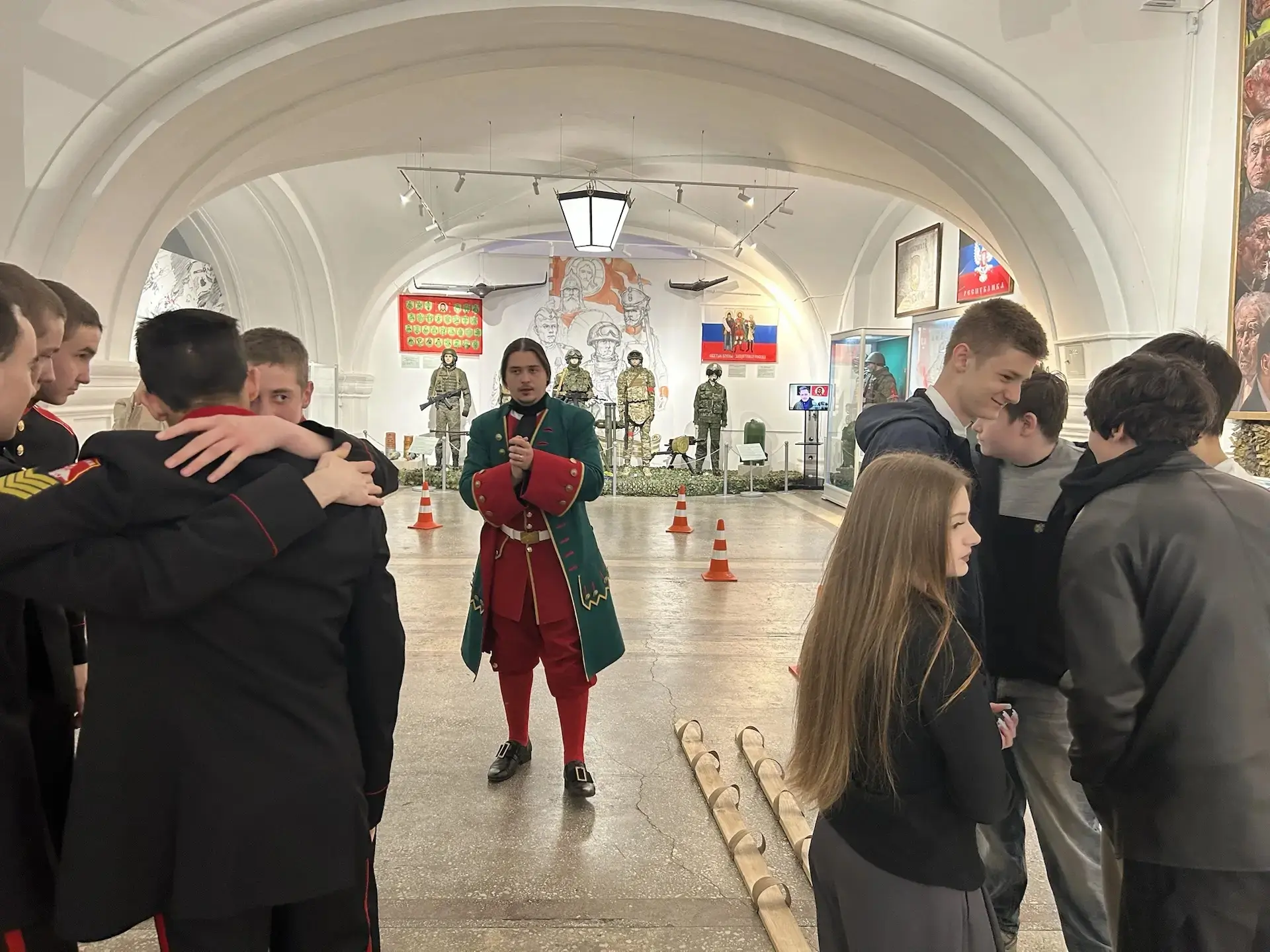 22 мая ученики 8Б класса приняли участие в финальном этапе фестиваля «Полковые топонимы Петербурга».