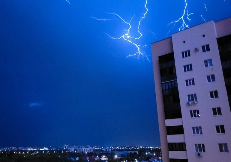 ⛈ Завтра местами в Самарской области ожидается гроза, шквалистое усиление ветра до 15-20 м/с и сильн