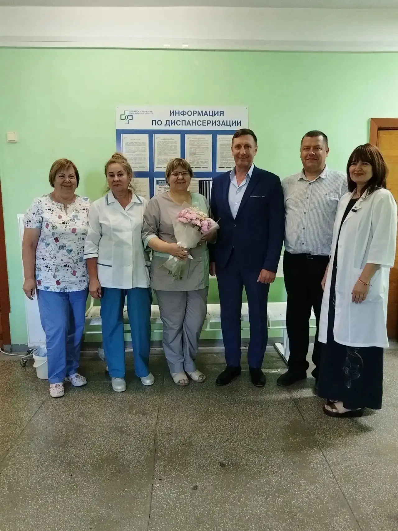 💐 Накануне Дня медицинского работника ВРИП главы Морского сельсовета Руслан Георгиевич Колник и дир