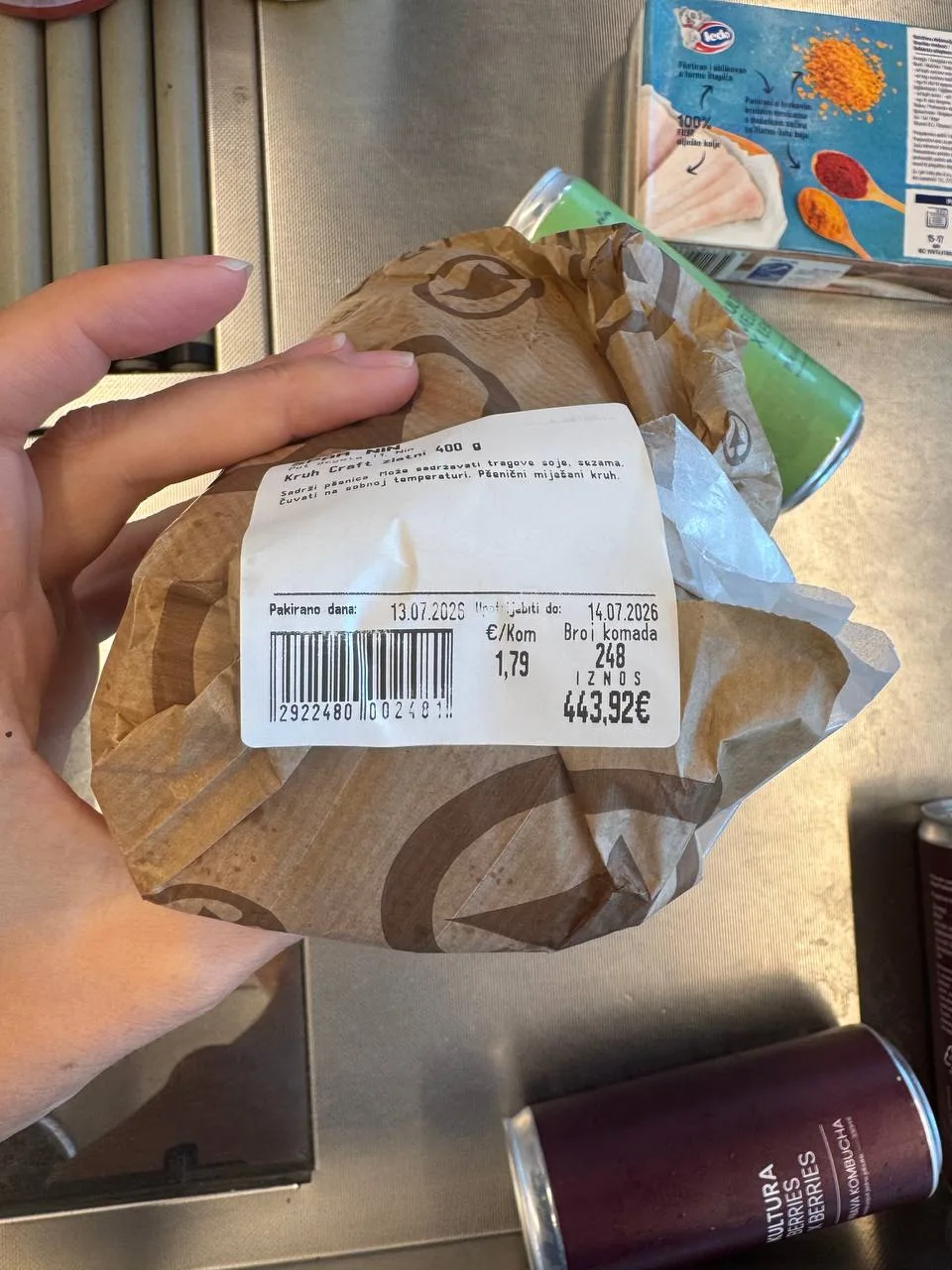 И про финансовую безграмотность!
Я чуть не купила батон хлеба за 448 евро😳 

На кассе уже почти под