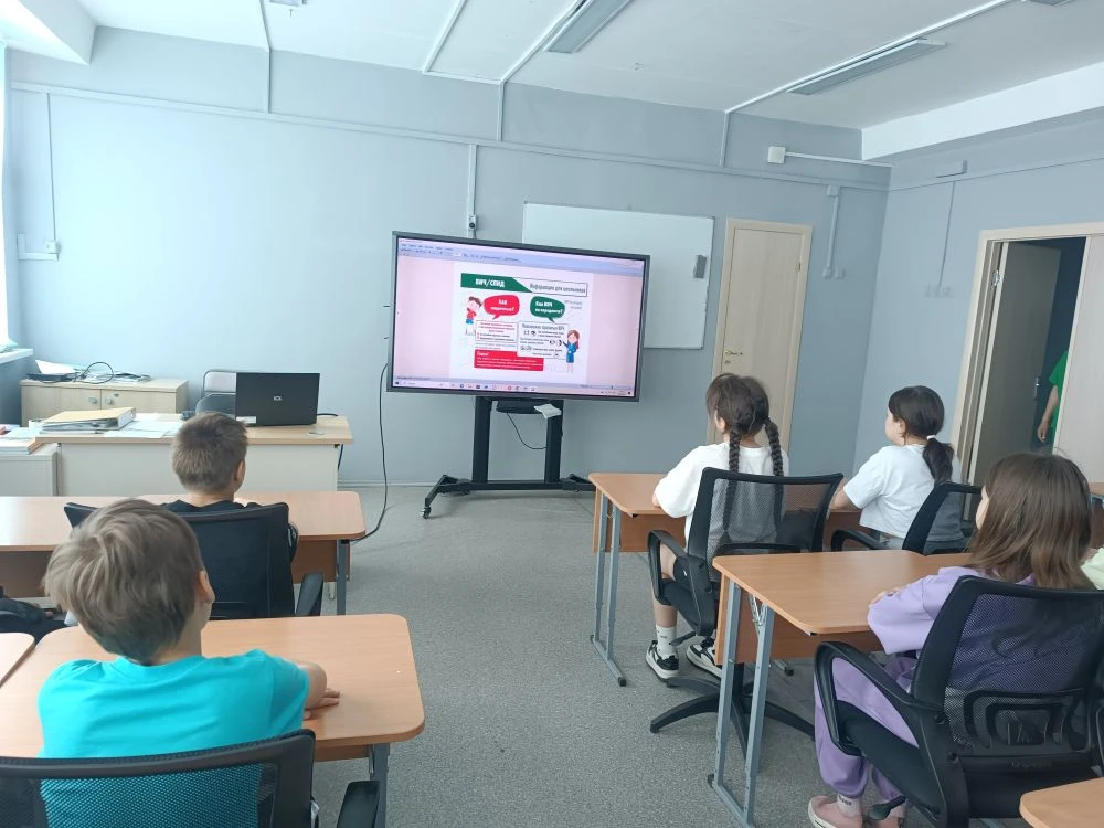 📢 Профилактика ВИЧ: важные знания для жизни 
 
В нашем летнем лагере прошла профилактическая беседа