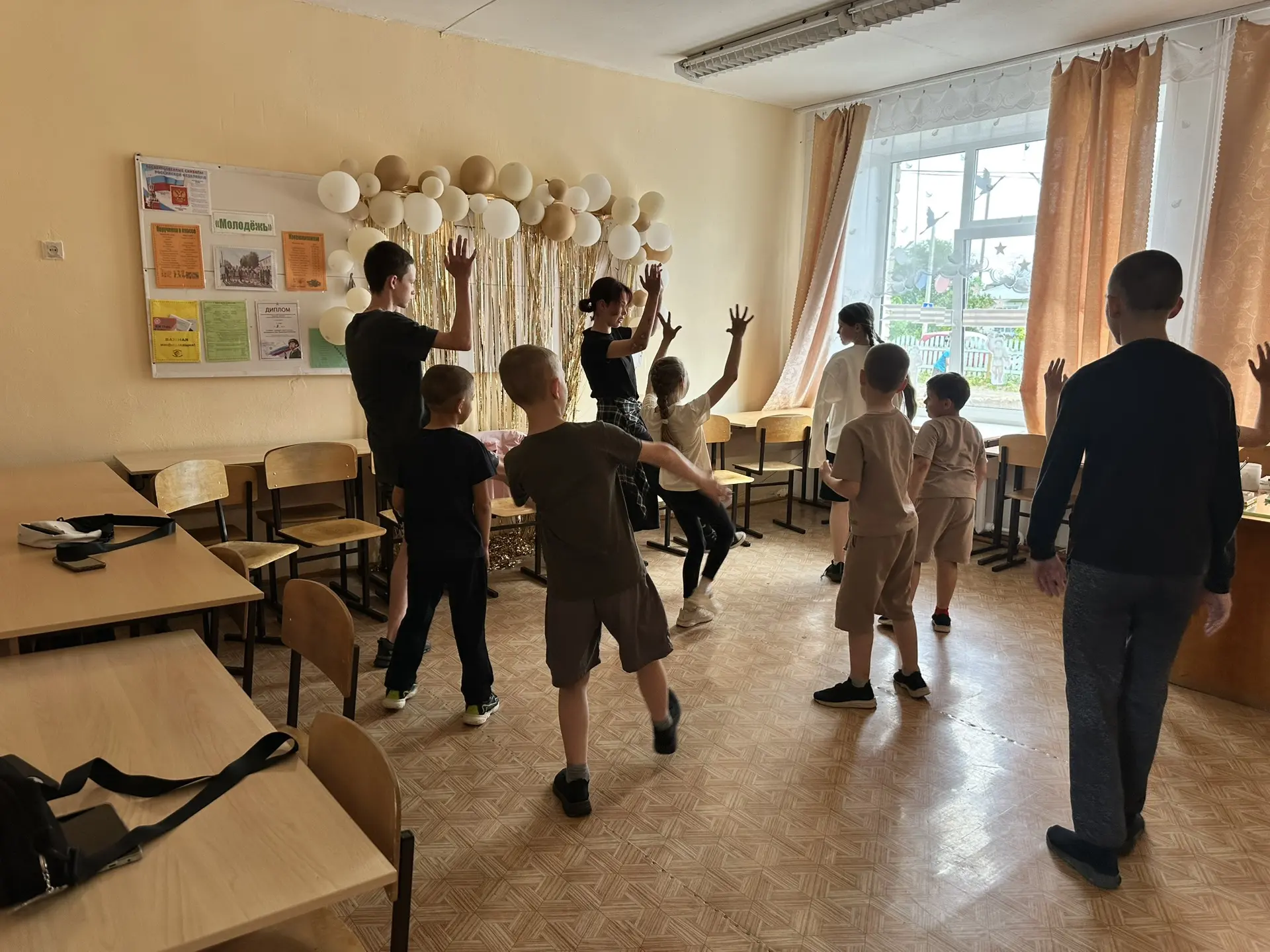 12-й день в лагере: День России!

Недавно в нашем лагере был особенный день — мы отметили День Росси