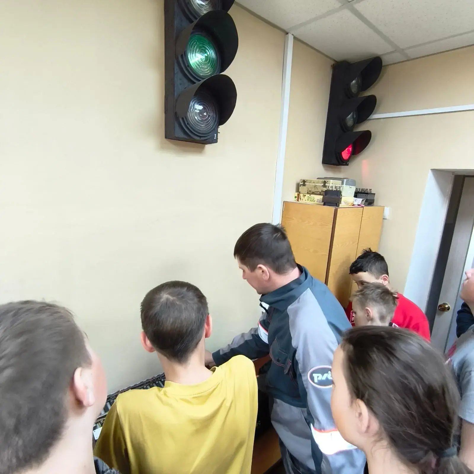🚂 ЭКСКУРСИЯ ШКОЛЬНИКОВ НА ПЛОЩАДКУ РАБОТОДАТЕЛЯ!   🚦10 апреля в рамках «Единого дня открытых дверей»