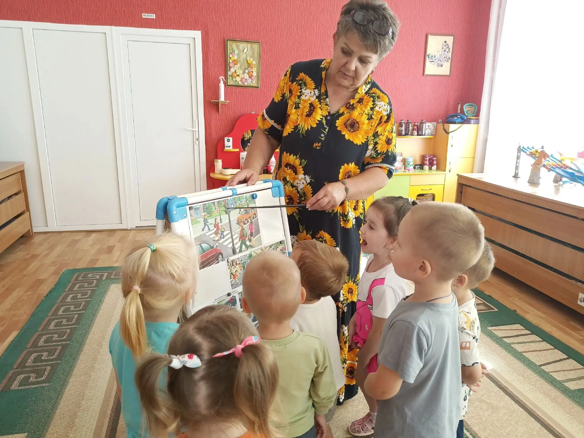 Во второй младшей группе «Пчелки» 🐝прошло тематическое мероприятие — «День светофора». 🚦