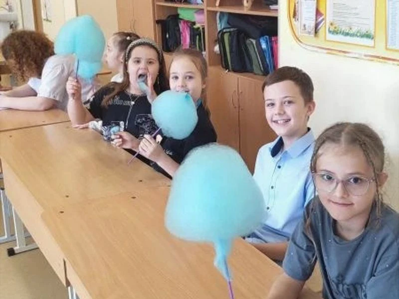 🎉 Ура! Мы больше не первоклашки?.. Стоп, пока ещё первоклашки! Но уже с большим стажем! 🎓  🚀 18 мая 