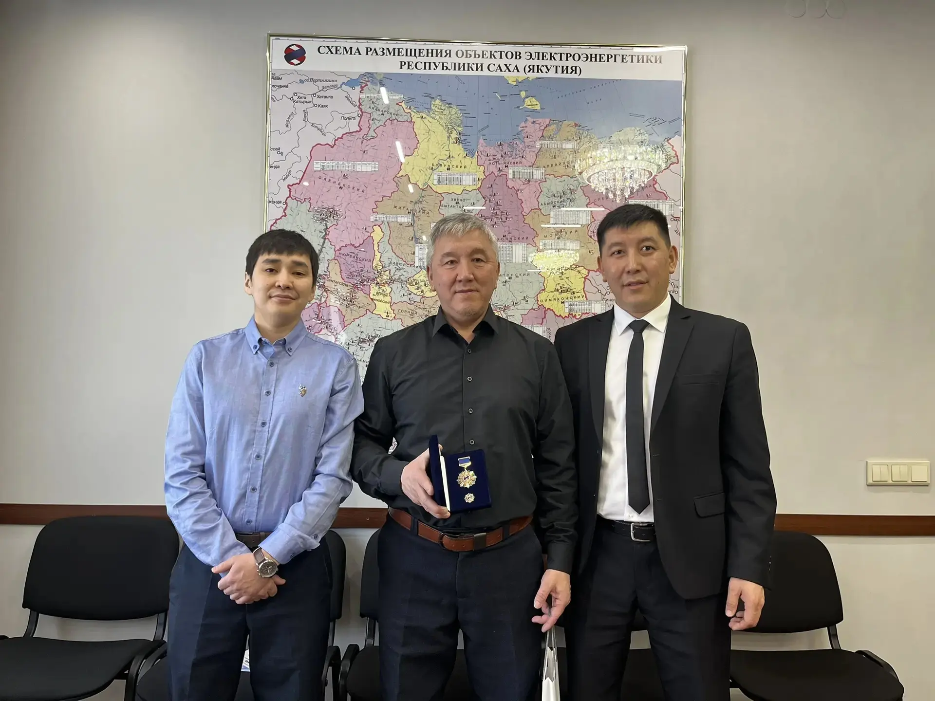 💡Николай Миронов, дежурный диспетчер Центральной диспетчерской службы Сахаэнерго отмеч...