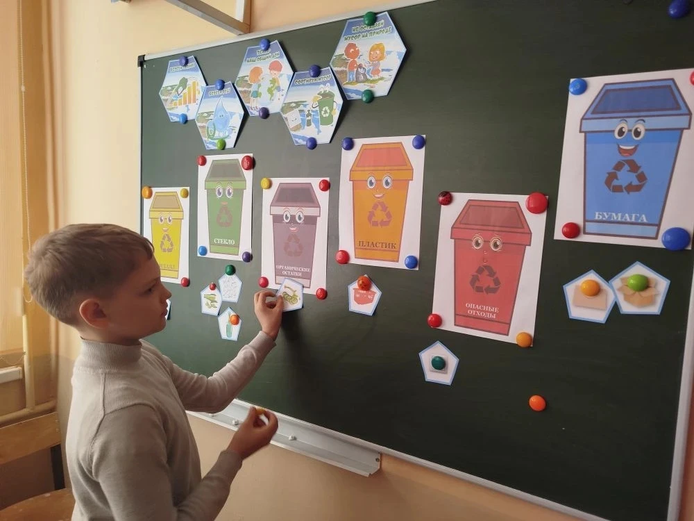 МАЛЕНЬКИЕ ШАГИ К БОЛЬШОЙ ЧИСТОТЕ! 🐜♻️  В нашей школе продолжается проект «Муравьи и раздельный сбор 