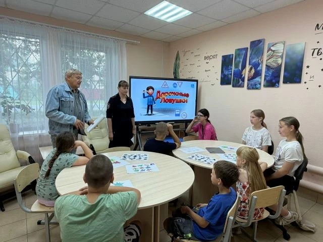 В рамках акции «Каникулы с Общественным советом» сотрудники ОМВД России «Камешковский» вместе с пред