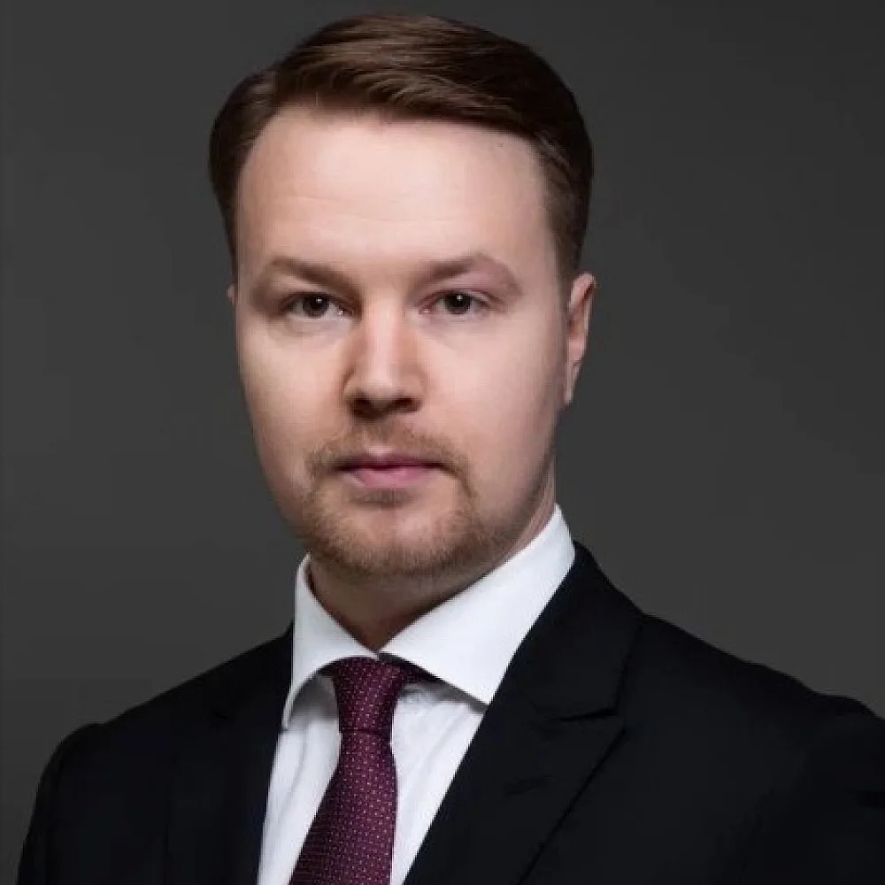 Человек, оооочень похожий на министра туризма и промыслов Нижегородской области Сергея ...