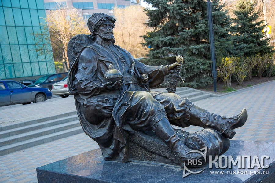 Жанровая скульптура «Дон-Батюшка» (Ростов-на-Дону)