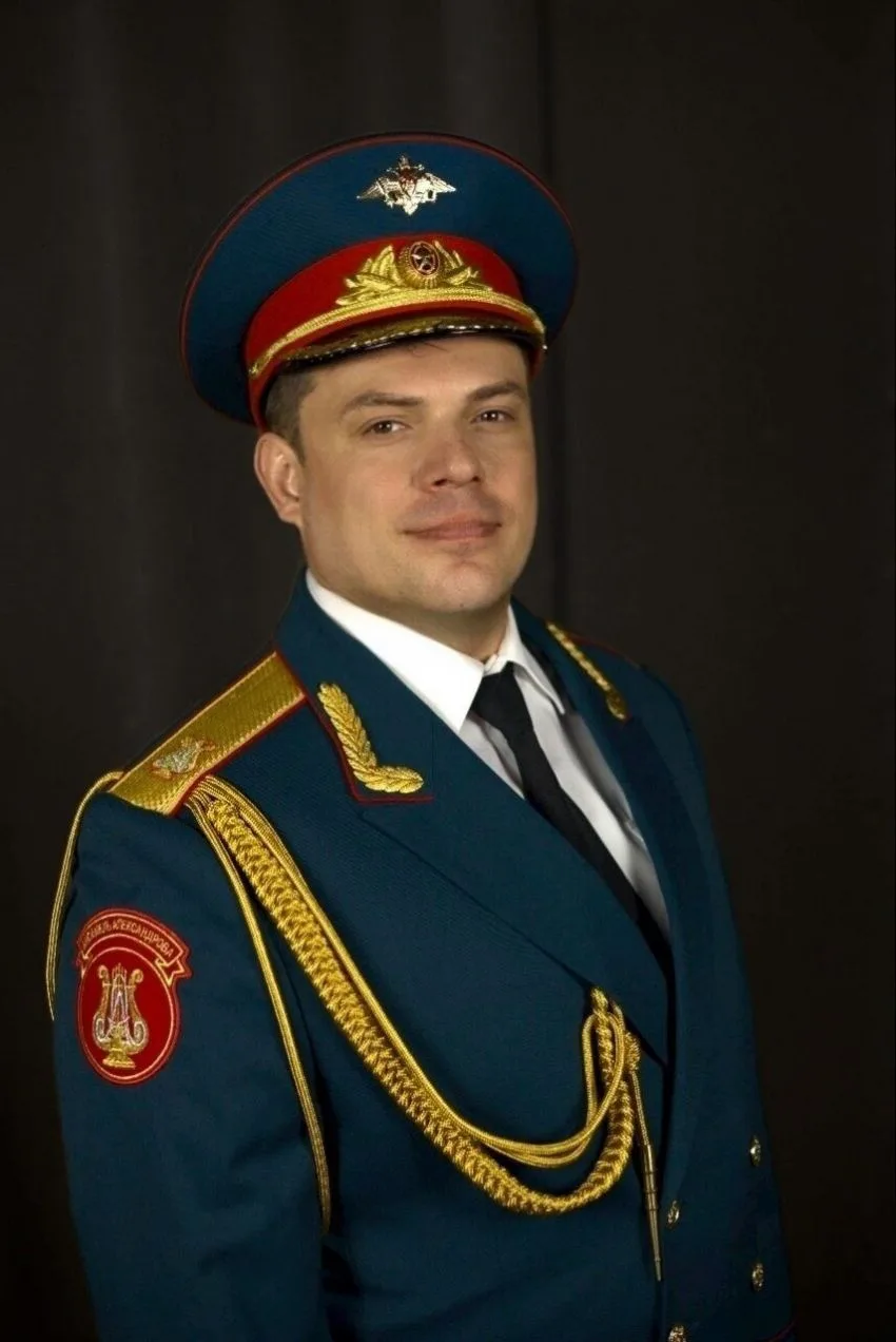 «Поющее оружие России»: как молодой лейтенант из Таганрога попал в ансамбль Александрова

Роман Миле
