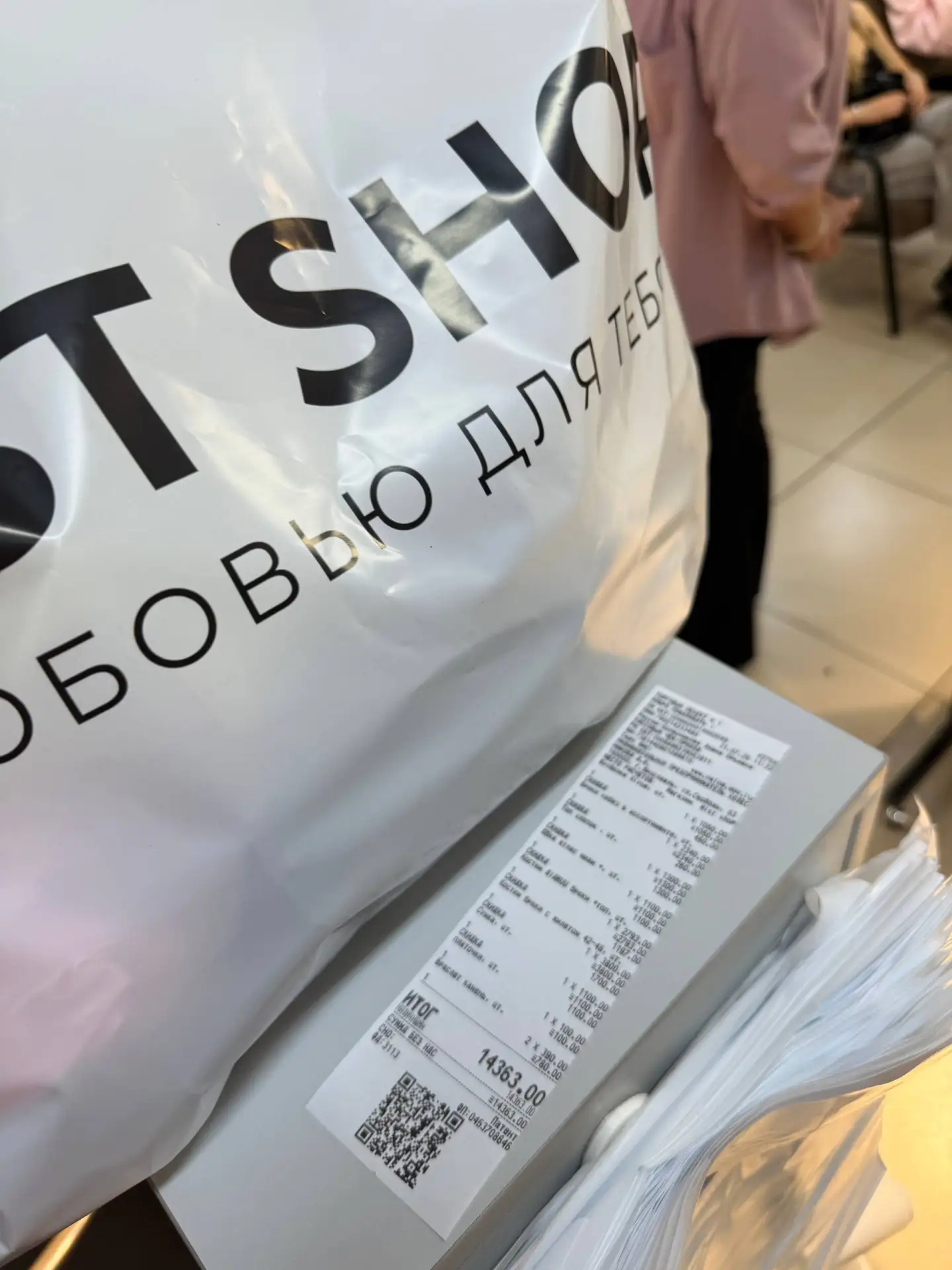 Девочки, в соц сетях пока не отвечаем. Просим понять и простить. 

не забывайте брать водичку в буты