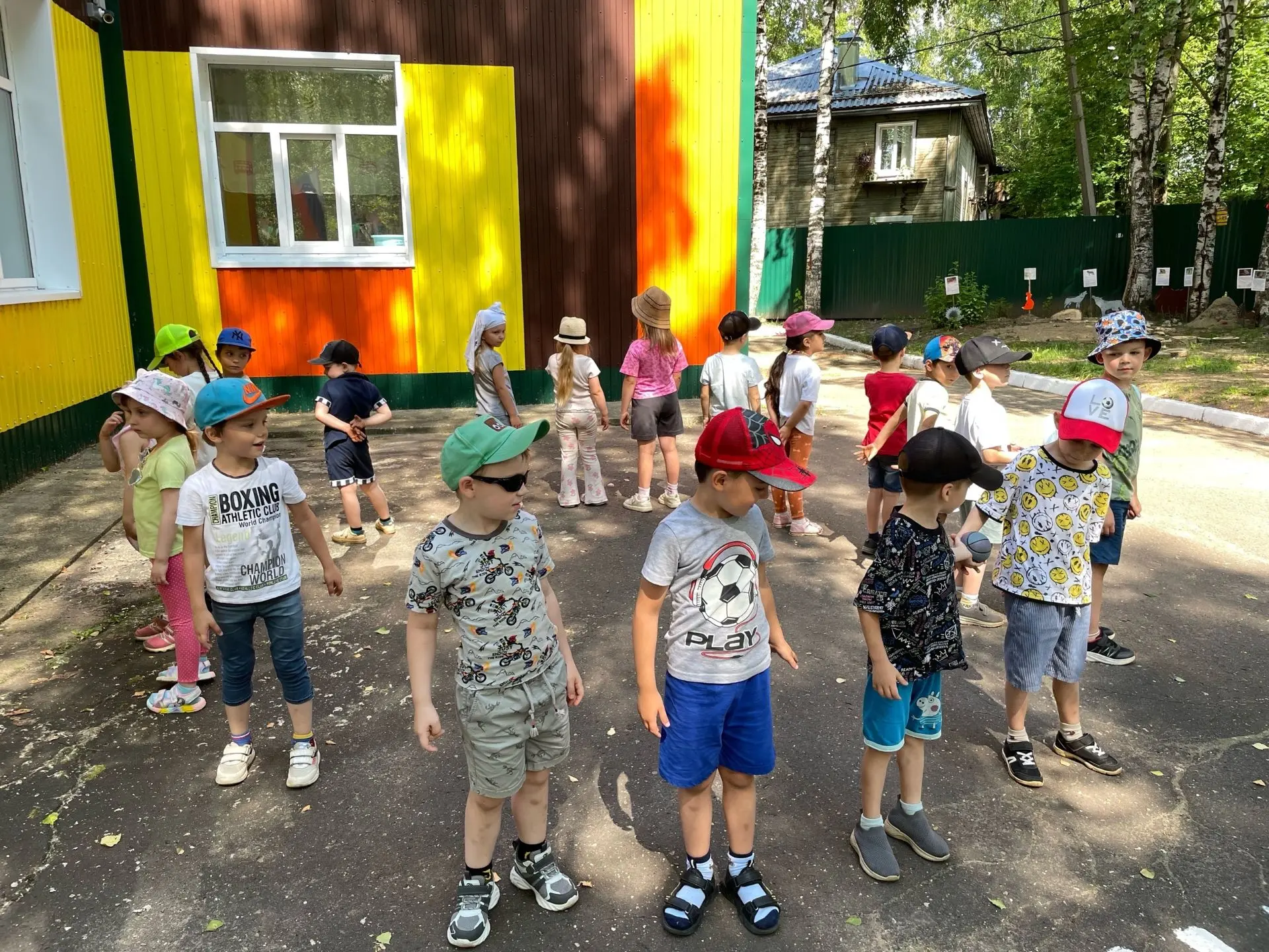 🎉 Прогулки и игры с любимыми игрушками - радость каждого дня! 🎉
☀️ Тёплые деньки — самое время для