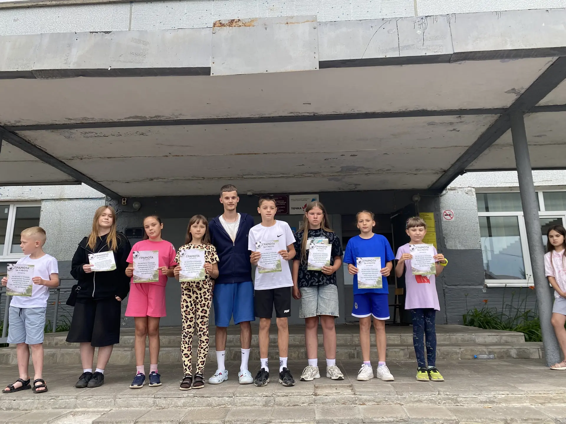 ДЕНЬ ДЕВЯТЫЙ: ТВОРЧЕСТВО, ЗАБОТА И ДРУЖБА НАРОДОВ! 🎨🤝

🎈Девятый день в нашем лагере — день, когда
