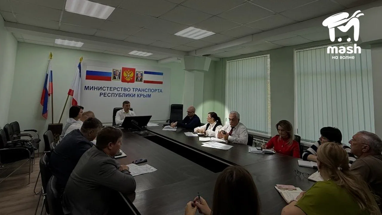 "Уволенная" замминистра транспорта Крыма Людмила Олейник, похоже, продолжает работать.  В конце апре