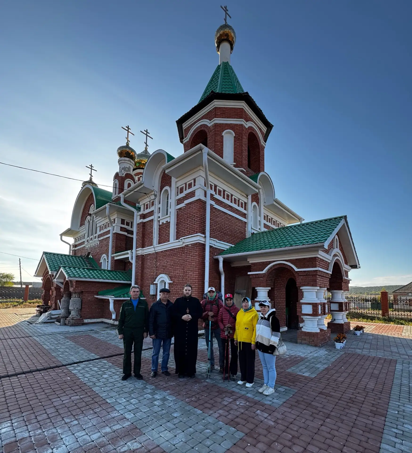 Еще в последнем поселке Бурятии на нашем пути - Никольск, нас встретили местные жители,...