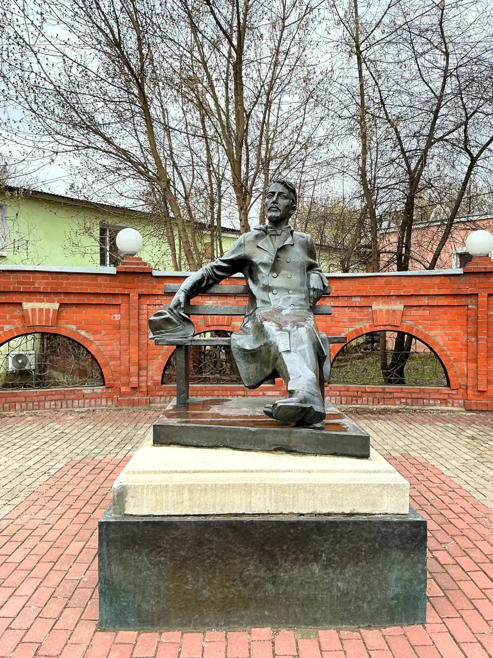 Серпухов  «Был в Серпухове, ел там биток с луком. Больше ничего не могу сказать об этом городе», — н