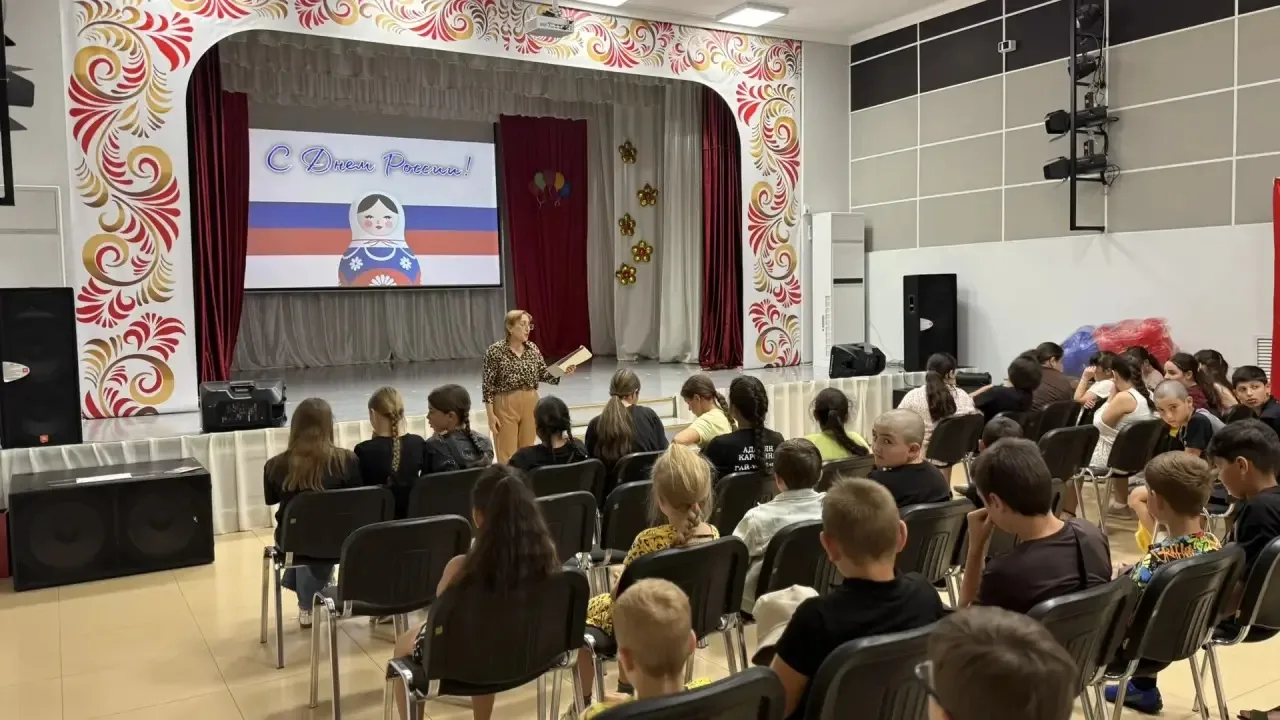 Патриотами не рождаются, их воспитывают! 🇷🇺

Ребята из нашего пришкольного лагеря посетили ДК Гай-