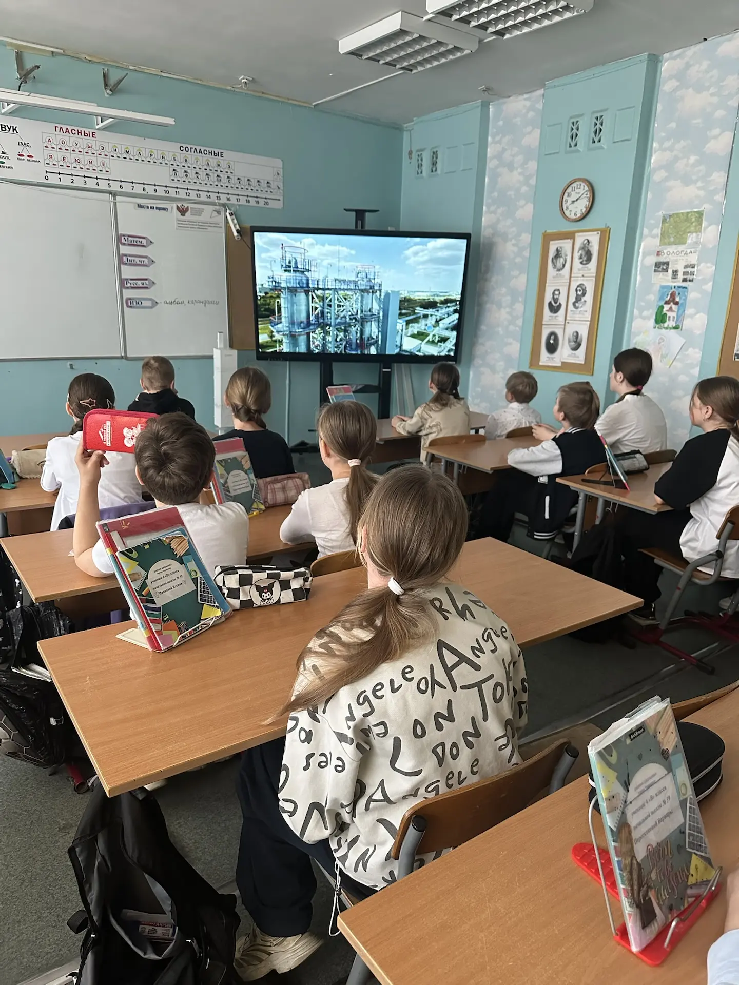 🇷🇺 18 мая 2026 года на прошёл последний в этом учебном году урок «Разговоры о важном»...