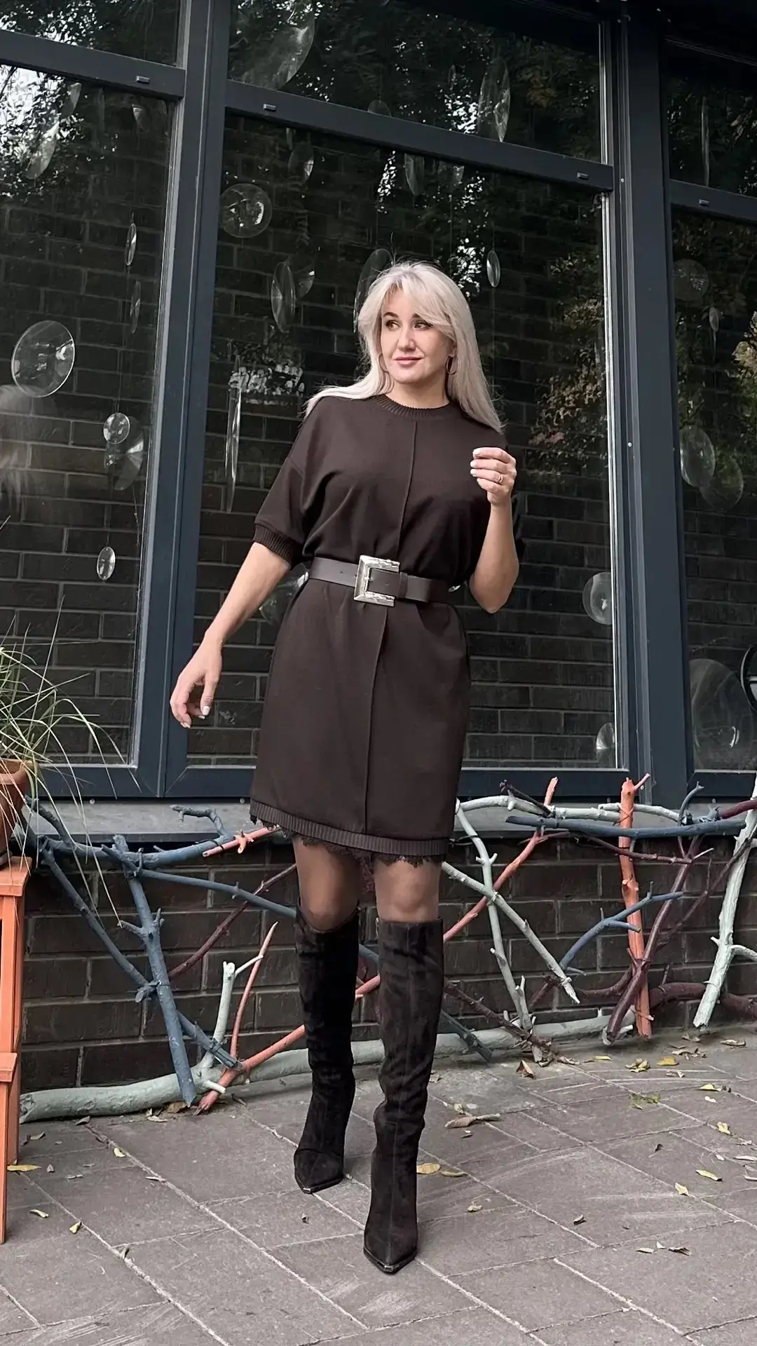 Стильное платье на каждый день!  Платье из трикотажа, в красивом цвете шоколад. Спереди...