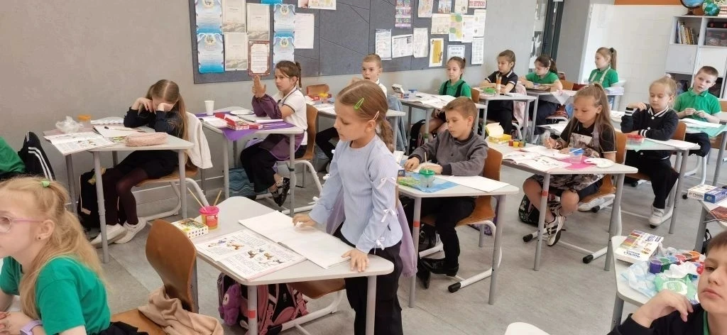В 1 А классе в конце года прошел необычный урок, который совместил литературное чтение и изобразител