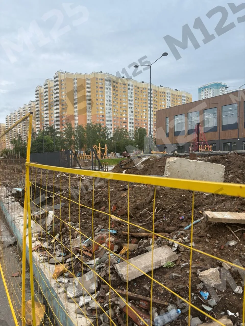 🛠 Как выглядит школа и территория у «1-го Шереметьевского».

Судя по виду, есть небольшая надежда н