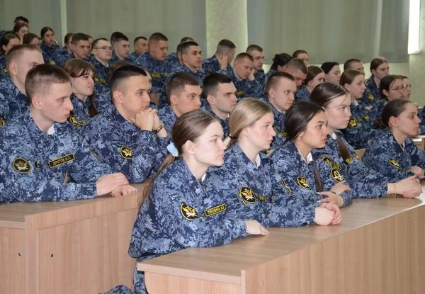Курс на мужество: ветераны академии встретились с курсантами   Главной темой встречи стало мужество 