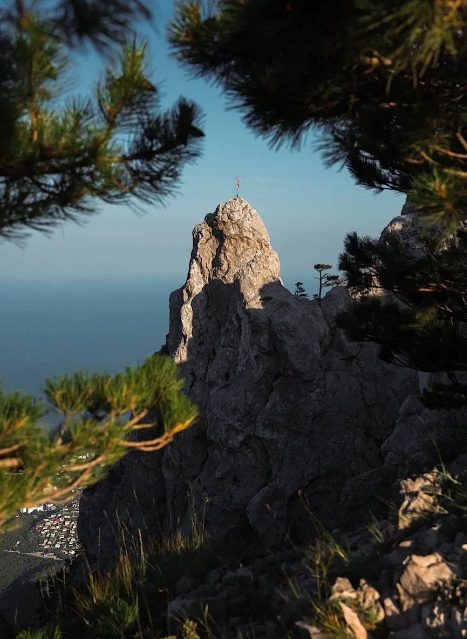 🏔 На самой вершине Ай-Петри на высоте 1234 м расположен подвесной мост для любителей экстрима и сно
