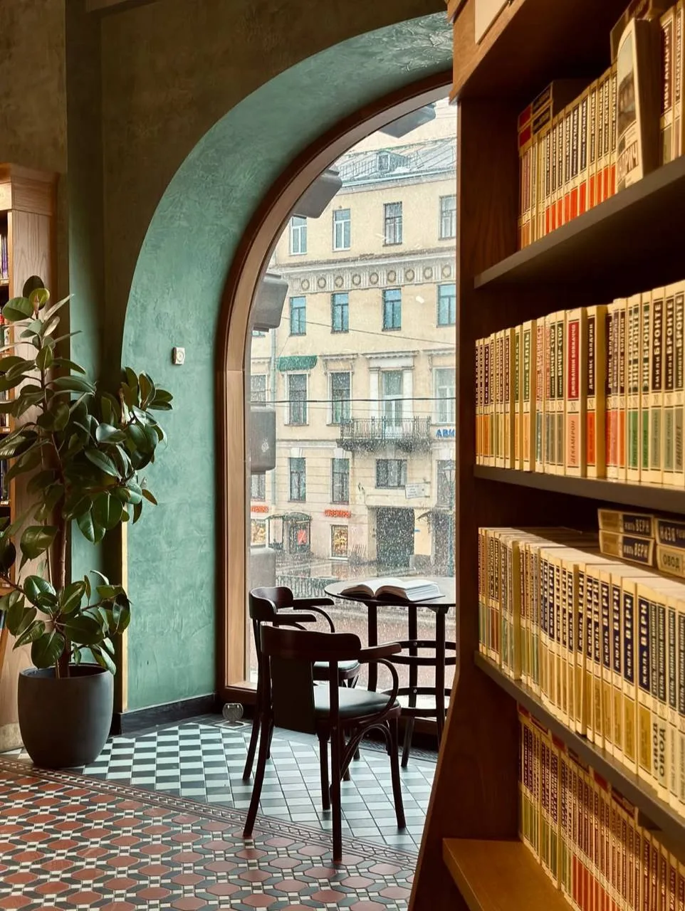 Частичка Библионочи, ради которой стоит выйти из дома  Дом книги на один вечер станет местом встречи