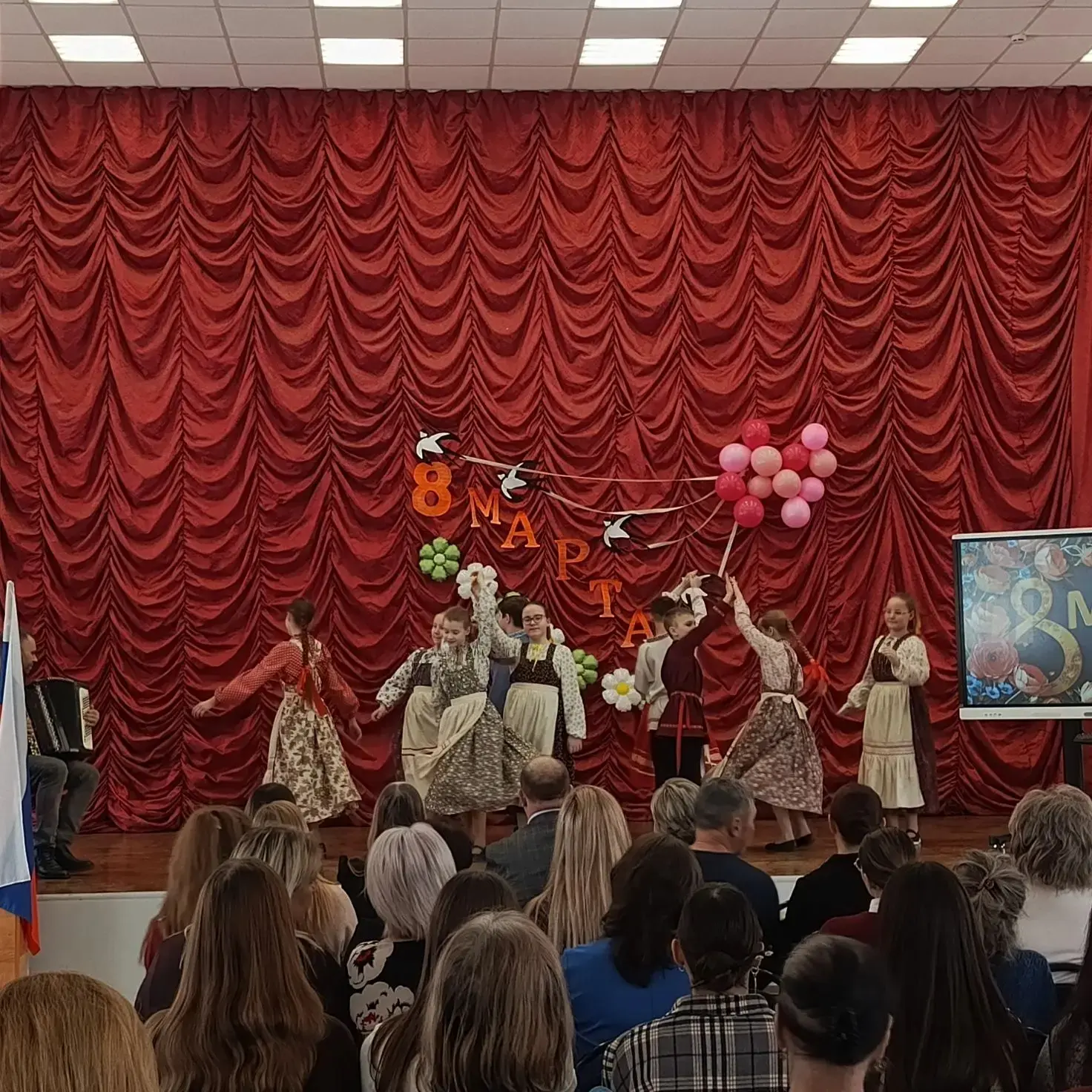 С ПРАЗДНИКОМ!  🌷Ярко!  🌷Весело!  🌷Творчески! 🌷Именно так прошел сегодняшний весенний день в нашем ли