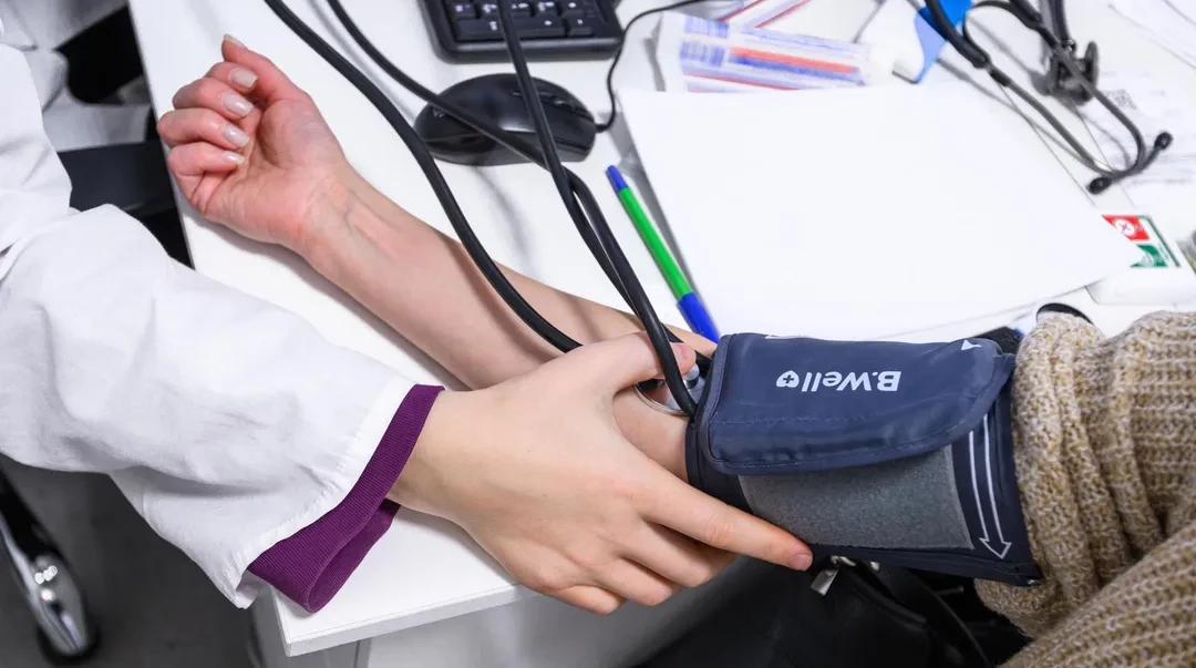 👩‍⚕️Скачки давления помогли врачам Пушкино выявить редкую болезнь