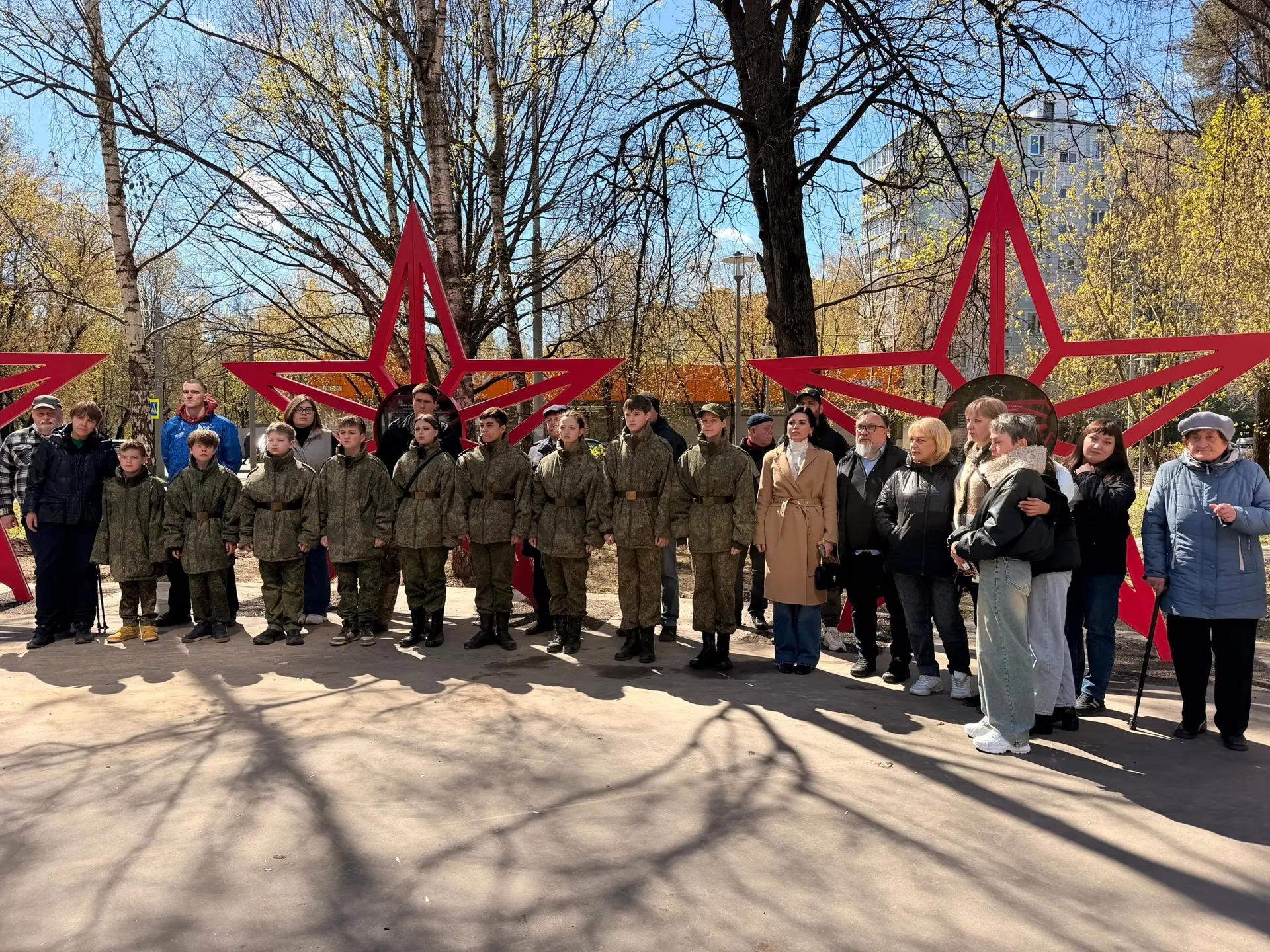 🇷🇺 Курсанты «Ястреба» — в акции «Сирень памяти»  Курсанты военно-патриотического клуба «Ястреб» стал