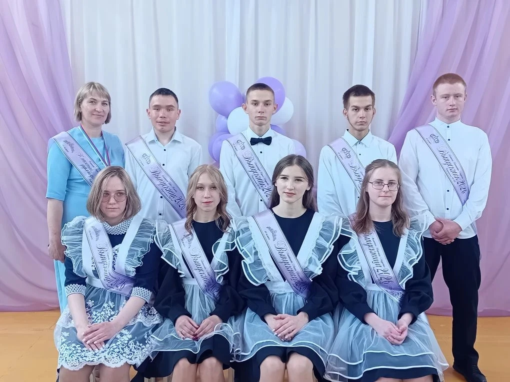 🔔Последний звонок!!! 
Для каждого школьника наступает особенный день, который навсегда делит жизнь 