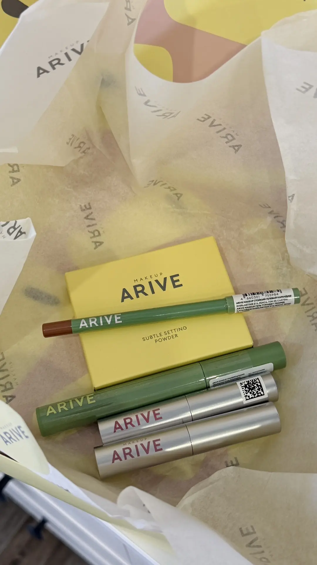 Новая посылочка от уже любимых 
ARIVE 💛

•Тушь и карандаш для глаз в оттенке brown
•Сатиновые помад