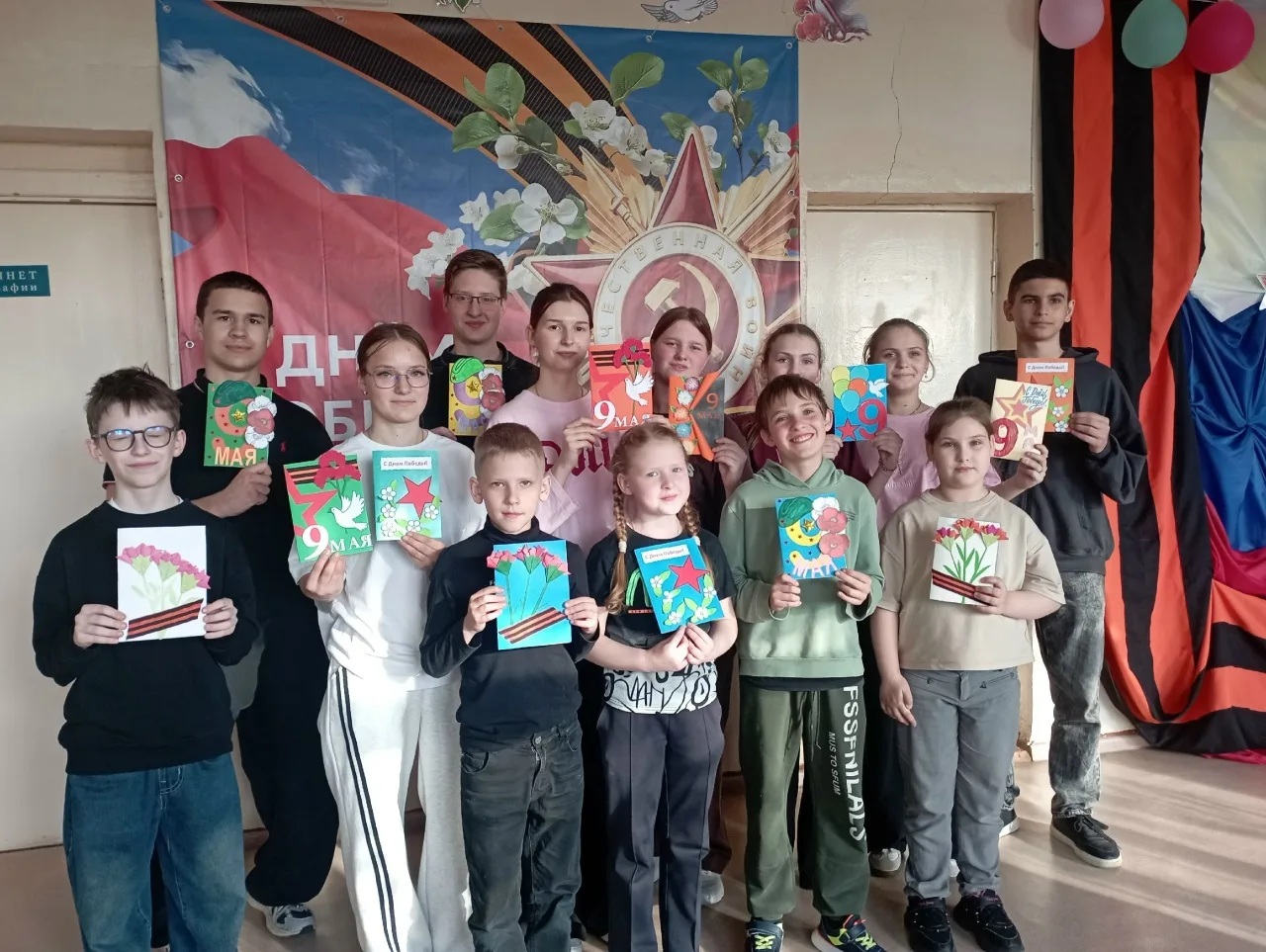 🎁 Подарок ветерану: от сердца к сердцу⭐  🌟В нашей школе прошла традиционная добрая и трогательная ак
